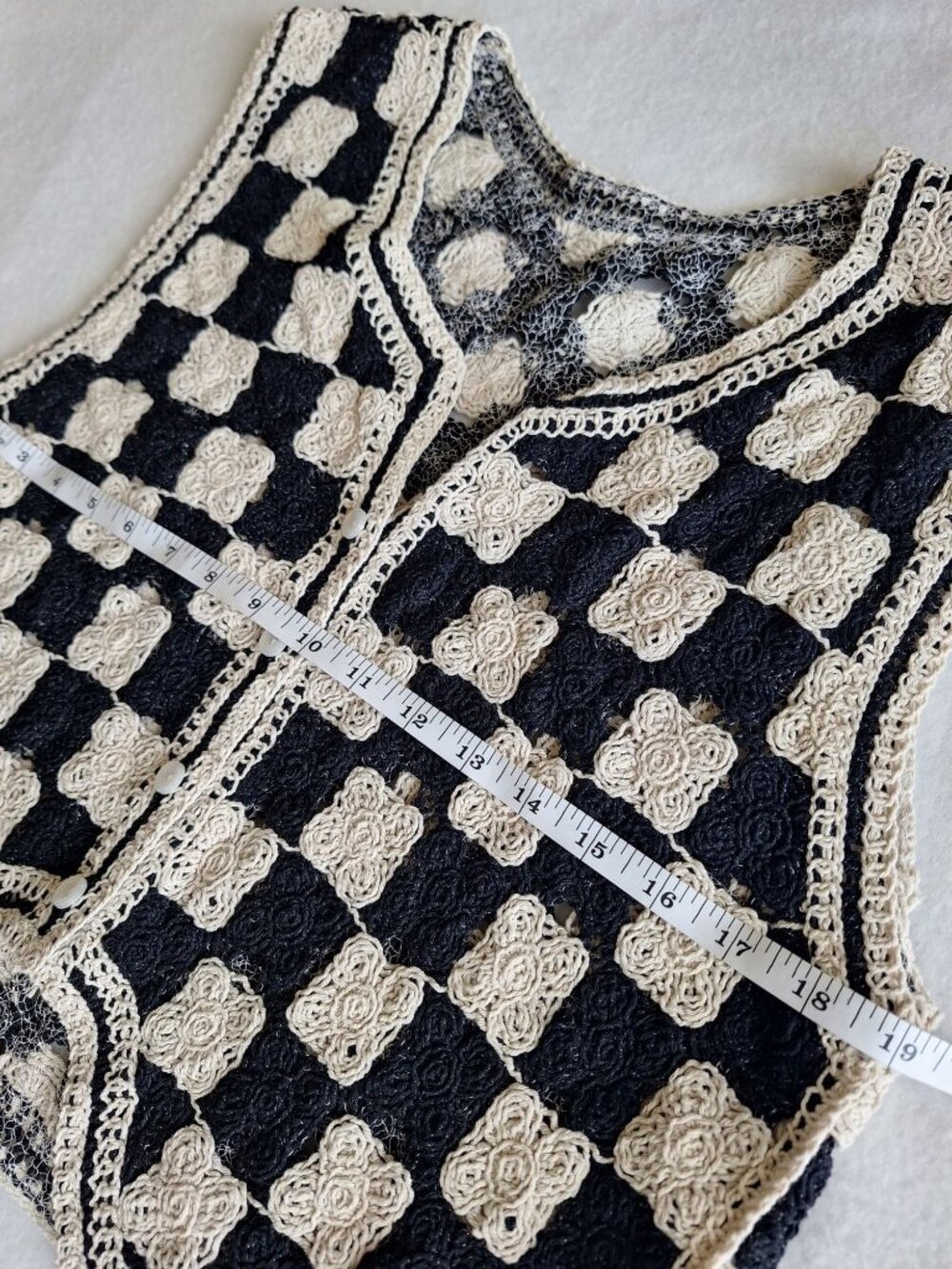 💙 Crochet Vest Black Cream Checkerboard Boho Size M/L Open Front Sweater Vest C - Picture 4 of 7